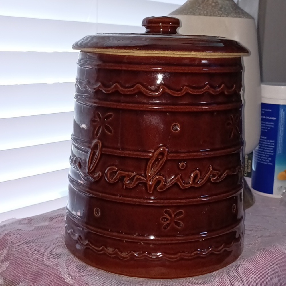 Who stole the cookie from the vintage  cookie jar